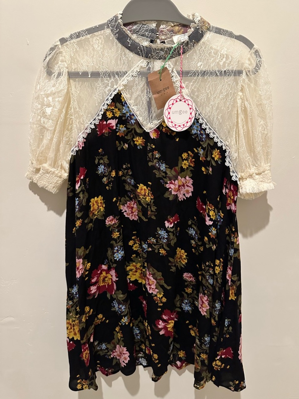 Umgee Black Floral Lace Yoke Top with Cream Lace Sleeves - NWT
